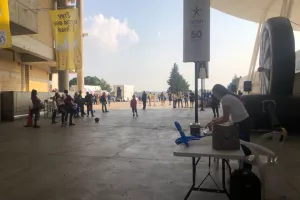 ΠΡΙΝ το ματς, τα παιδιά παίζουν... (φώτος)