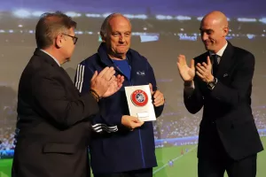 Τιμές... στην Κύπρο για τους  Michel Sablon και Melendez Sotos