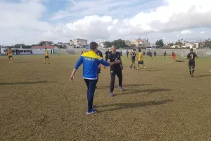 ΔΙΠΛΟ ΑΠΟΕΛ στο Κολόσσι
