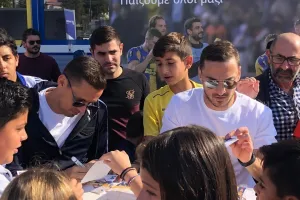(ΦΩΤΟΣ) Λατρεία για τους παίκτες στο FANDAY