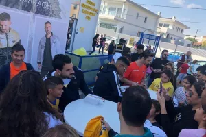 (ΦΩΤΟΣ) Λατρεία για τους παίκτες στο FANDAY