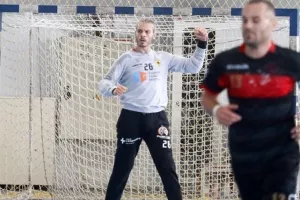 Έδιωξε τον Οζμουσούλ για τον στρατιωτικό χαιρετισμό