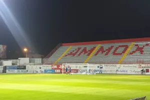 Ερυθρόλευκο "ΜΠΛΟΚΟ" με φοβερό... Ελουντού! (φώτος)