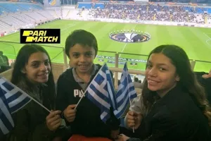ΧΑΡΑ με τις... κυανόλευκες!