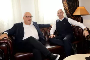 ΚΟΥΜΑΣ/ Συνάντηση με τον Πρόεδρο της Ισπανικής Ομοσπονδίας 