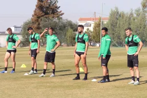 ΚΛΙΚΣ... απ' το "Ηλίας Πούλλος"