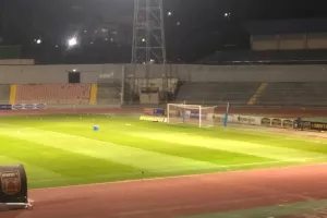 Τρίποντο... δια ποδός ΦΑΚΟΥΝΤΟ! (φώτος)