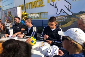 (ΦΩΤΟΣ) Λατρεία για τους παίκτες στο FANDAY