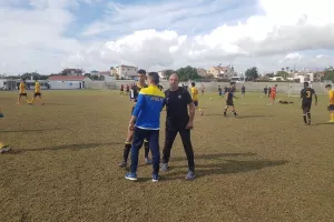 ΔΙΠΛΟ ΑΠΟΕΛ στο Κολόσσι