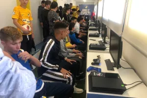 Esports ΑΠΟΕΛ/Μεγάλο ενδιαφέρον και μάχες με Βιντιγκάλ! (φώτος)
