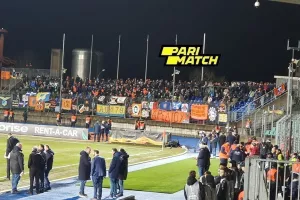 (ΒΙΝΤΕΟ) Συνθήματα... υπό βροχή