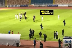 Έπλασαν... κουλουράκια στο ΜΑΚ (φώτος)