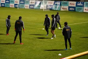 (ΦΩΤΟΣ/ΒΙΝΤΕΟ ΑΠΟΕΛ) Προπόνηση στο Stade Jos Nosbaum 