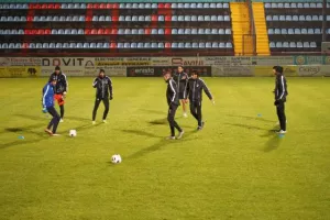 (ΦΩΤΟΣ/ΒΙΝΤΕΟ ΑΠΟΕΛ) Προπόνηση στο Stade Jos Nosbaum 