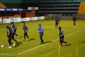 (ΦΩΤΟΣ/ΒΙΝΤΕΟ ΑΠΟΕΛ) Προπόνηση στο Stade Jos Nosbaum 