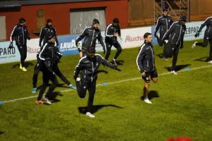 (ΦΩΤΟΣ/ΒΙΝΤΕΟ ΑΠΟΕΛ) Προπόνηση στο Stade Jos Nosbaum 