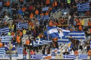 ΠΡΟΕΔΡΟΣ κόμματος αποθεώνει τους ΑΠΟΕΛίστες!