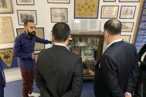 Οι διοικήσεις ΑΠΟΕΛ και Καραμπάχ στο Μουσείο της ομάδας (φώτος)