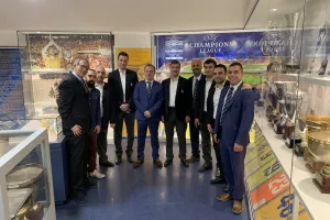 Οι διοικήσεις ΑΠΟΕΛ και Καραμπάχ στο Μουσείο της ομάδας (φώτος)