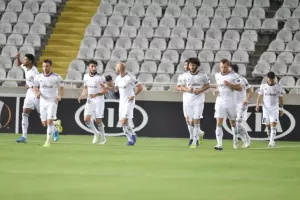 ΑΝΑΤΡΟΠΗ στο 88' και... ΦΟΥΛ για πρόκριση! (Φώτος)