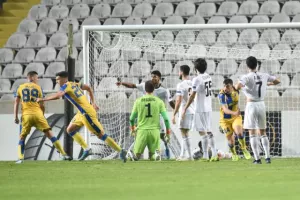 ΑΝΑΤΡΟΠΗ στο 88' και... ΦΟΥΛ για πρόκριση! (Φώτος)
