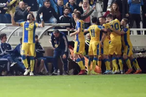 ΑΝΑΤΡΟΠΗ στο 88' και... ΦΟΥΛ για πρόκριση! (Φώτος)