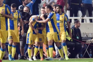 ΑΝΑΤΡΟΠΗ στο 88' και... ΦΟΥΛ για πρόκριση! (Φώτος)