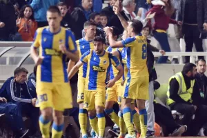 ΑΝΑΤΡΟΠΗ στο 88' και... ΦΟΥΛ για πρόκριση! (Φώτος)