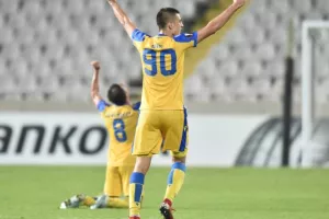 ΑΝΑΤΡΟΠΗ στο 88' και... ΦΟΥΛ για πρόκριση! (Φώτος)