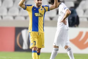 ΑΝΑΤΡΟΠΗ στο 88' και... ΦΟΥΛ για πρόκριση! (Φώτος)