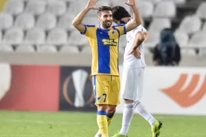 ΑΝΑΤΡΟΠΗ στο 88' και... ΦΟΥΛ για πρόκριση! (Φώτος)