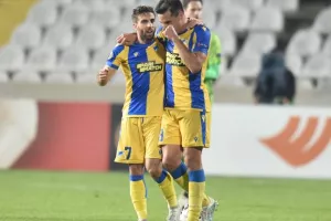 ΑΝΑΤΡΟΠΗ στο 88' και... ΦΟΥΛ για πρόκριση! (Φώτος)