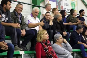Έκπληξη στην Δερύνεια!