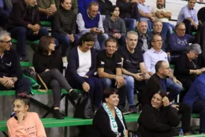 Έκπληξη στην Δερύνεια!