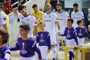 ΑΝΑΤΡΟΠΗ στο 88' και... ΦΟΥΛ για πρόκριση! (Φώτος)