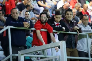 Ερυθρόλευκο "ΜΠΛΟΚΟ" με φοβερό... Ελουντού! (φώτος)