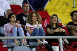 Ερυθρόλευκο "ΜΠΛΟΚΟ" με φοβερό... Ελουντού! (φώτος)