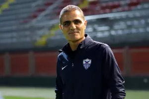 Ερυθρόλευκο "ΜΠΛΟΚΟ" με φοβερό... Ελουντού! (φώτος)