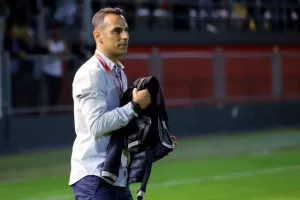 Ερυθρόλευκο "ΜΠΛΟΚΟ" με φοβερό... Ελουντού! (φώτος)