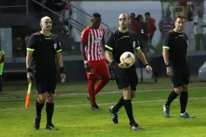 Ερυθρόλευκο "ΜΠΛΟΚΟ" με φοβερό... Ελουντού! (φώτος)