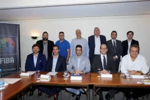 (Φώτος/βίντεο) Ο Γ.Γ. της FIBA στην Κύπρο