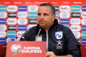 ΣΙΜΟΝ: "Στόχος μία θέση που δεν έχουμε τερματίσει ποτέ"
