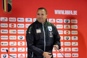ΜΠΕΝ ΣΙΜΟΝ: "Ελπίζω να είναι με μένα το μέλλον της Εθνικής!"
