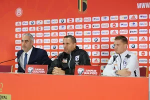 ΜΠΕΝ ΣΙΜΟΝ: "Ελπίζω να είναι με μένα το μέλλον της Εθνικής!"