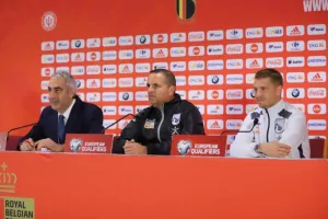 ΜΠΕΝ ΣΙΜΟΝ: "Ελπίζω να είναι με μένα το μέλλον της Εθνικής!"