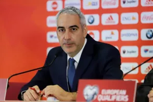 ΜΠΕΝ ΣΙΜΟΝ: "Ελπίζω να είναι με μένα το μέλλον της Εθνικής!"
