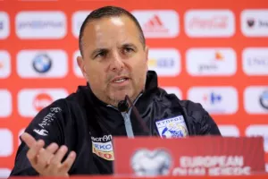 ΜΠΕΝ ΣΙΜΟΝ: "Ελπίζω να είναι με μένα το μέλλον της Εθνικής!"