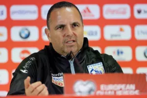 ΜΠΕΝ ΣΙΜΟΝ: "Ελπίζω να είναι με μένα το μέλλον της Εθνικής!"