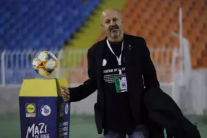 Τρίποντο... δια ποδός ΦΑΚΟΥΝΤΟ! (φώτος)