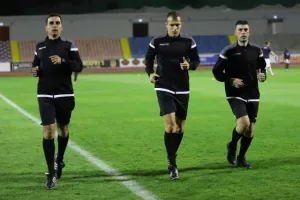 Τρίποντο... δια ποδός ΦΑΚΟΥΝΤΟ! (φώτος)